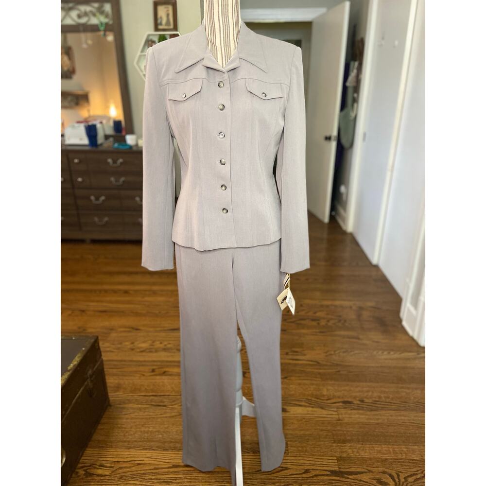 NWT TAIGA Paris light gray 2 piece pant suit